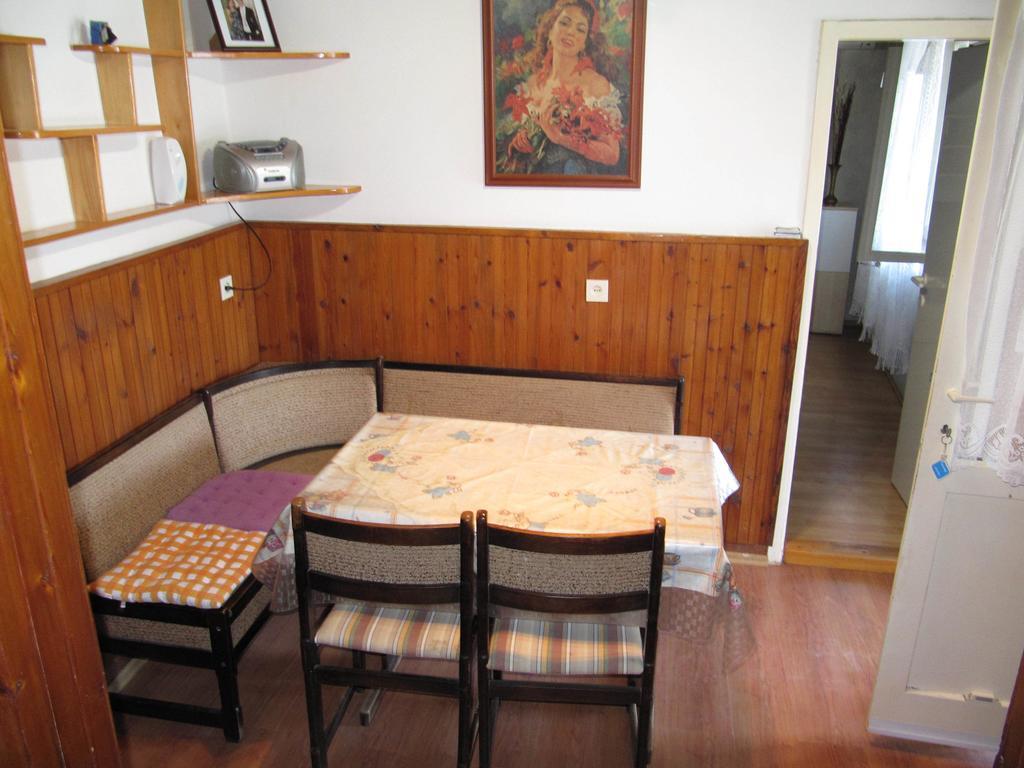 Apartmans And Rooms Dunjini Dvori Korčula Quarto foto