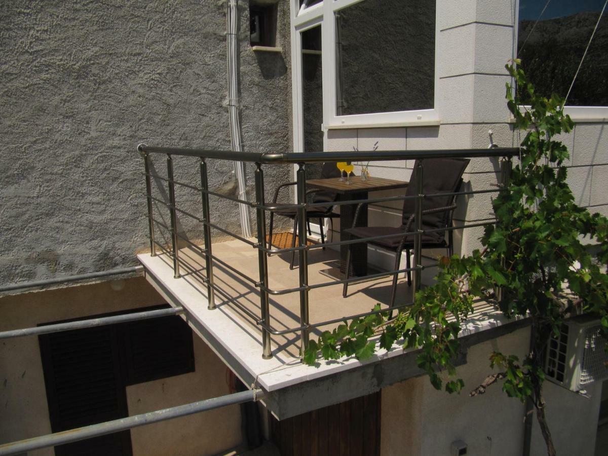 Apartmans And Rooms Dunjini Dvori Korčula Exterior foto